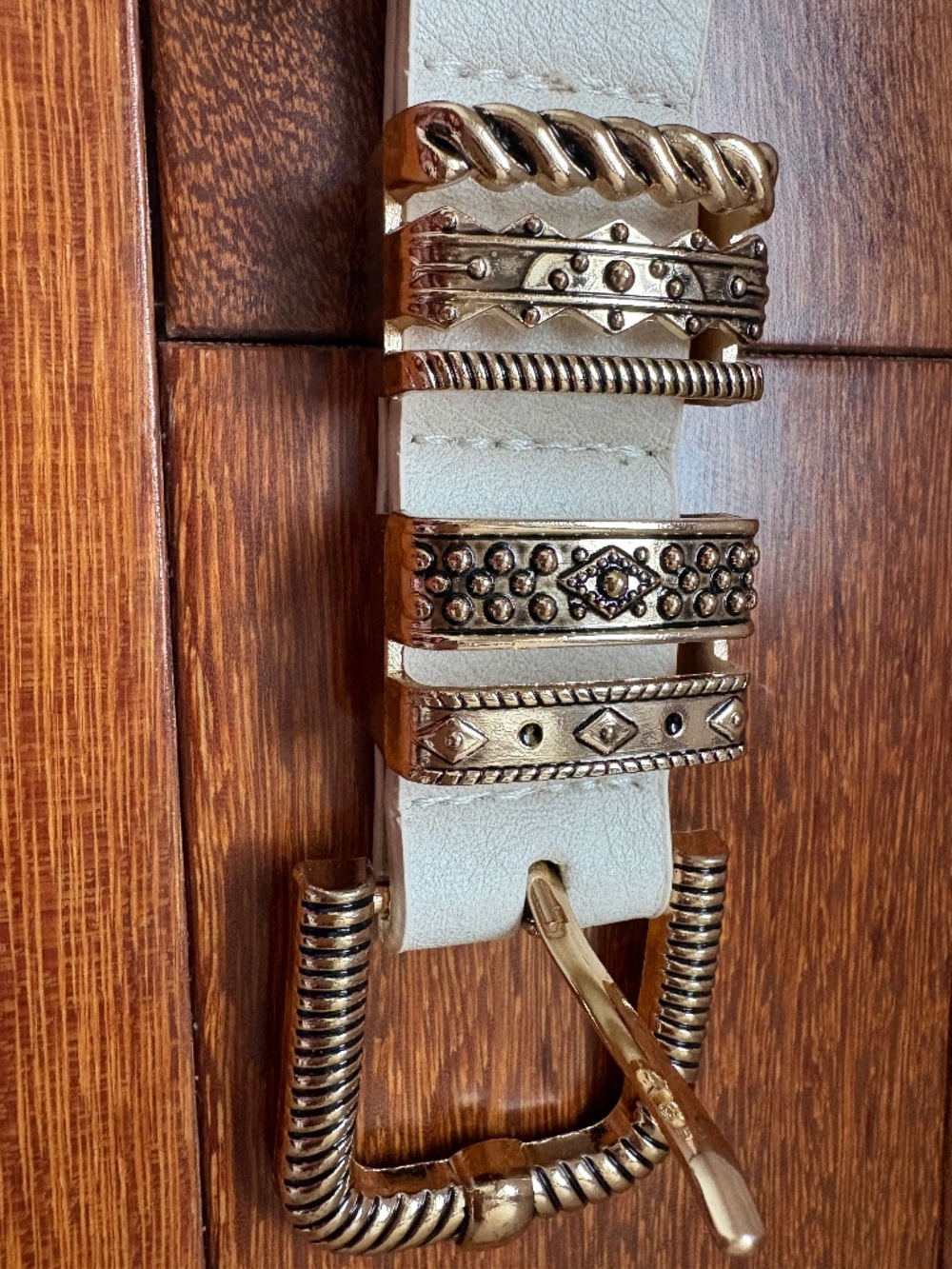 Women’s Ivory belt